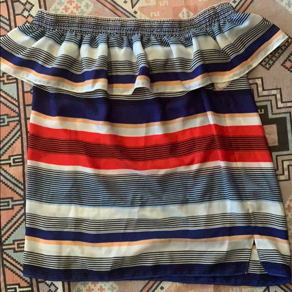 Beautiful off the shoulder shirt !